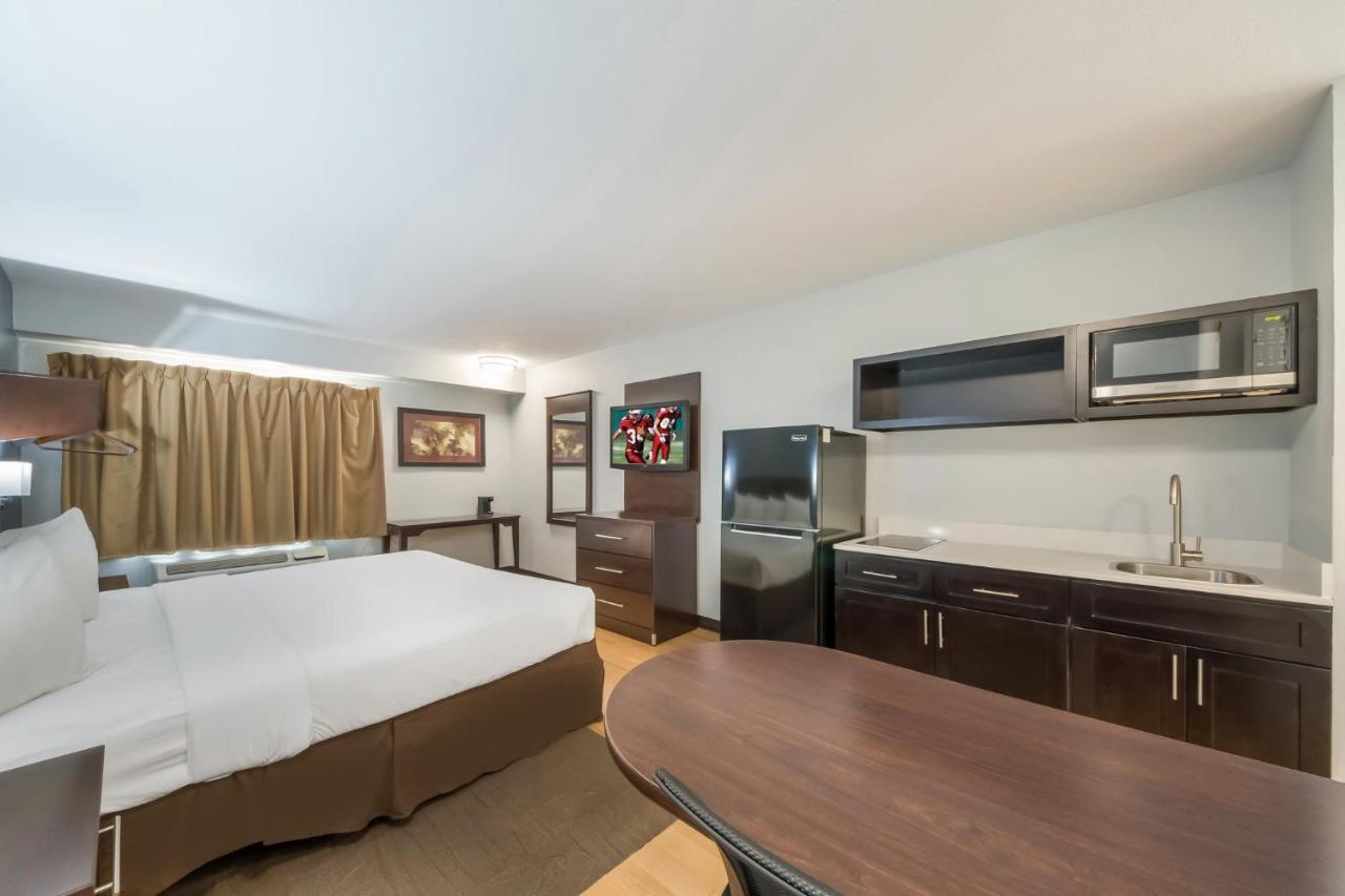 Hometowne Studios By Red Roof San Antonio - Seaworld Northwest Экстерьер фото