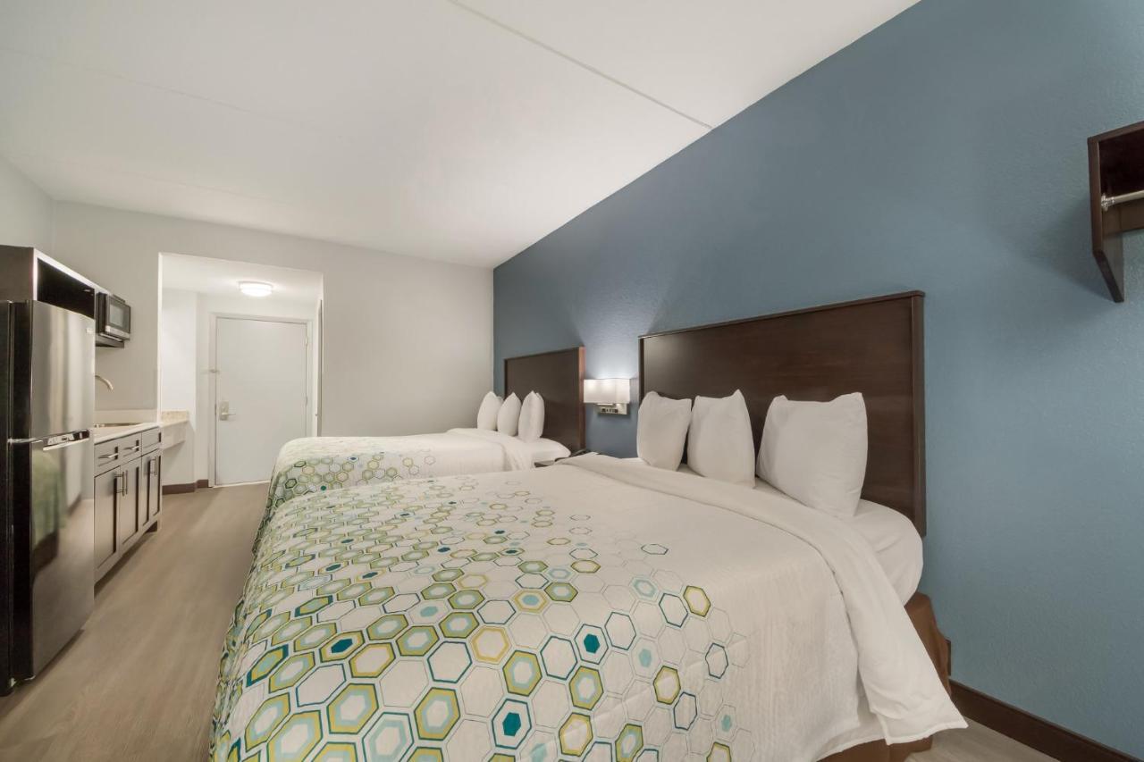 Hometowne Studios By Red Roof San Antonio - Seaworld Northwest Экстерьер фото