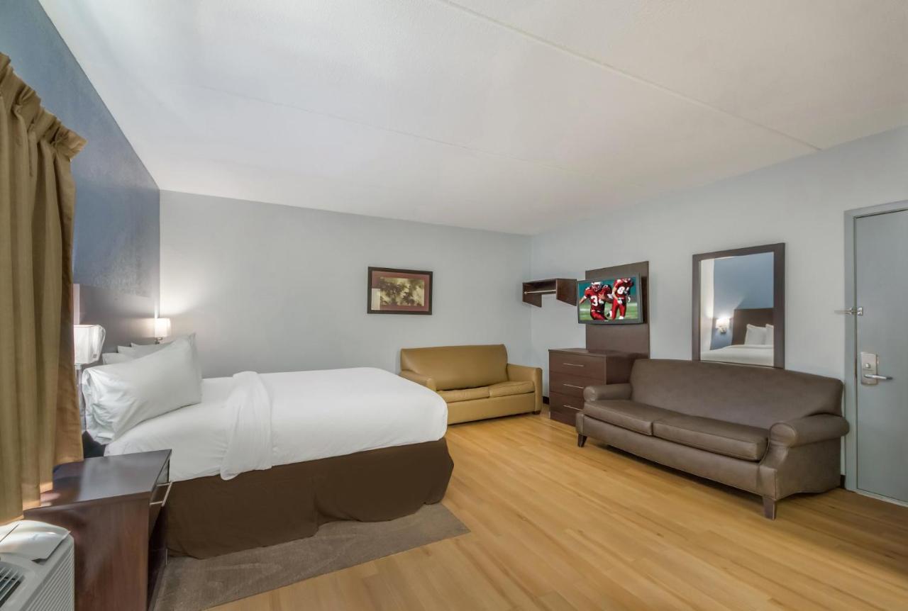 Hometowne Studios By Red Roof San Antonio - Seaworld Northwest Экстерьер фото