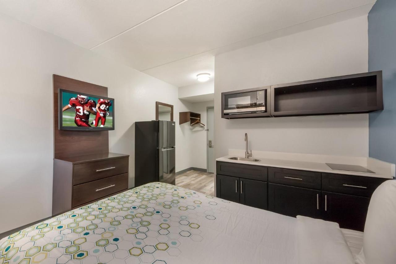 Hometowne Studios By Red Roof San Antonio - Seaworld Northwest Экстерьер фото