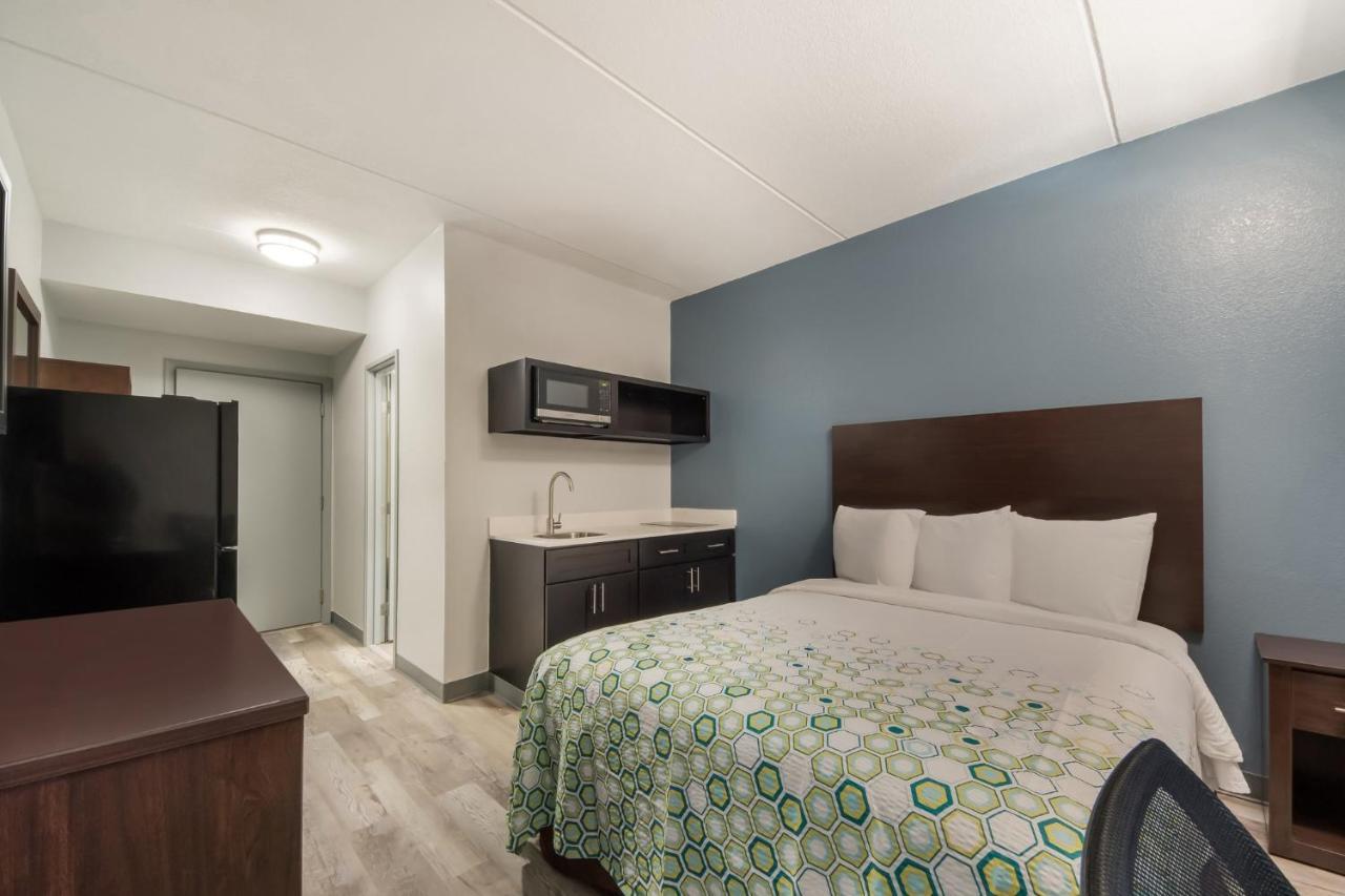 Hometowne Studios By Red Roof San Antonio - Seaworld Northwest Экстерьер фото
