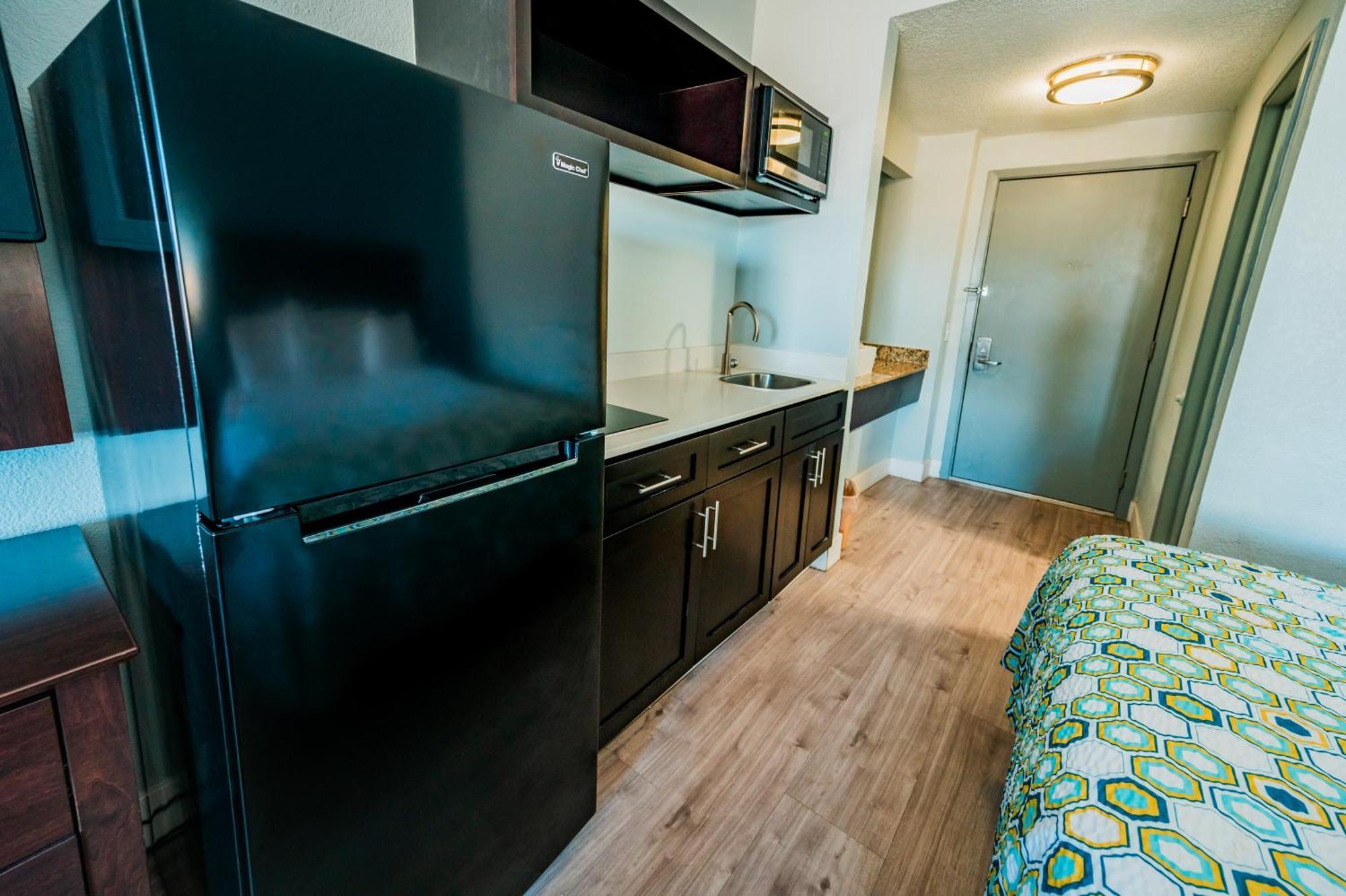 Hometowne Studios By Red Roof San Antonio - Seaworld Northwest Экстерьер фото